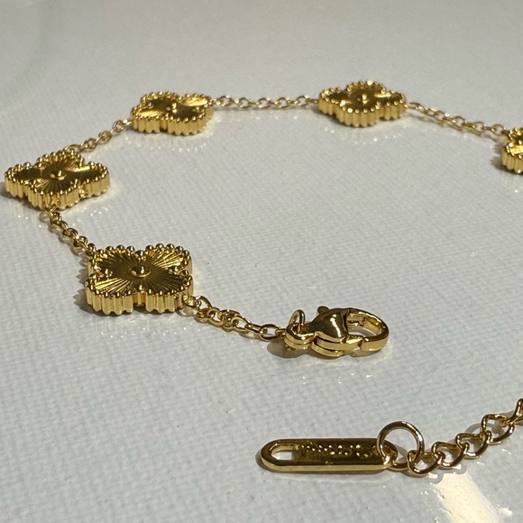 18K Gold floral bracelet Stainless Steel Clover Flower Luxury Look - Picture 8 of 12